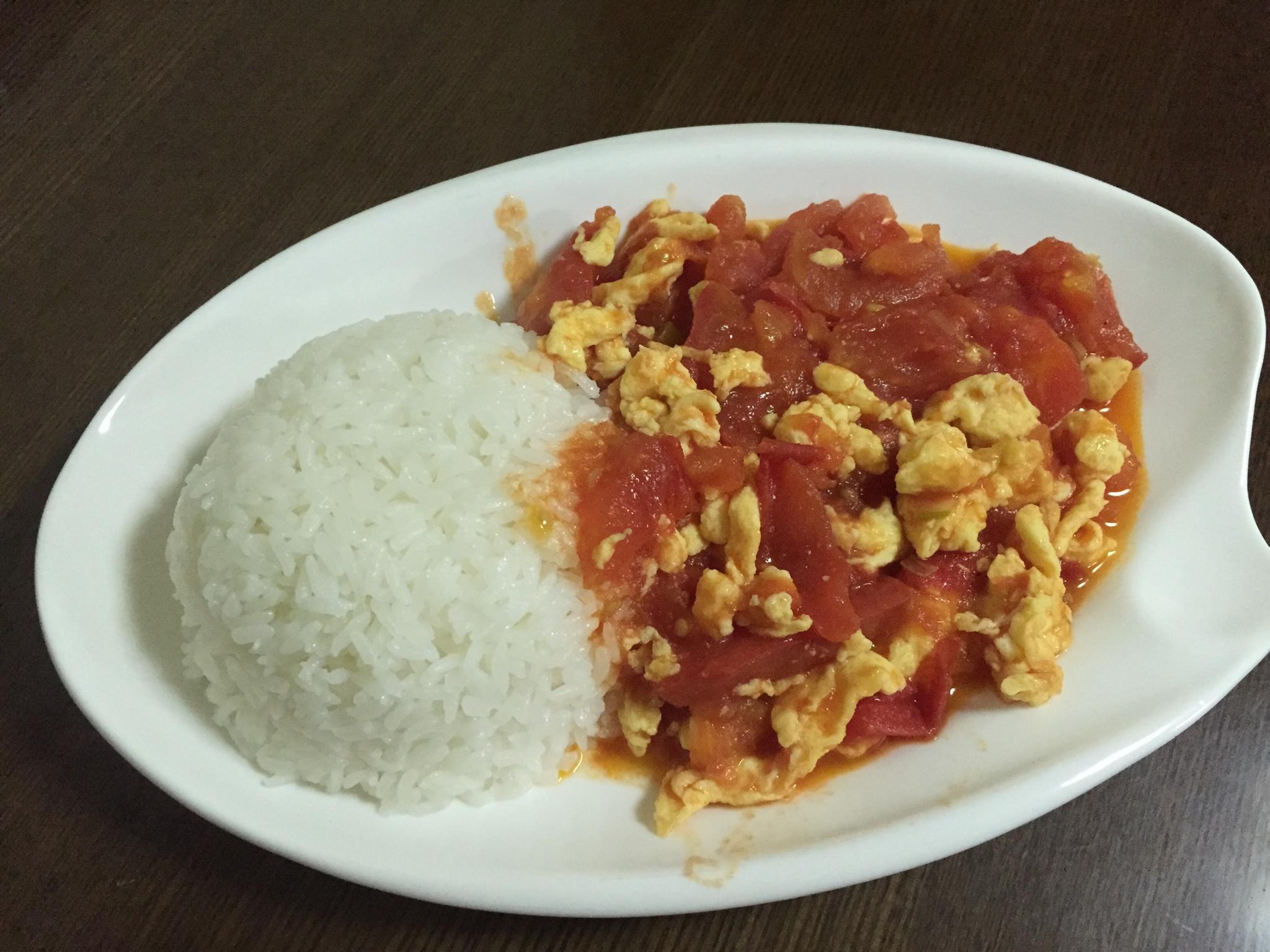 蕃茄炒蛋配米饭的做法