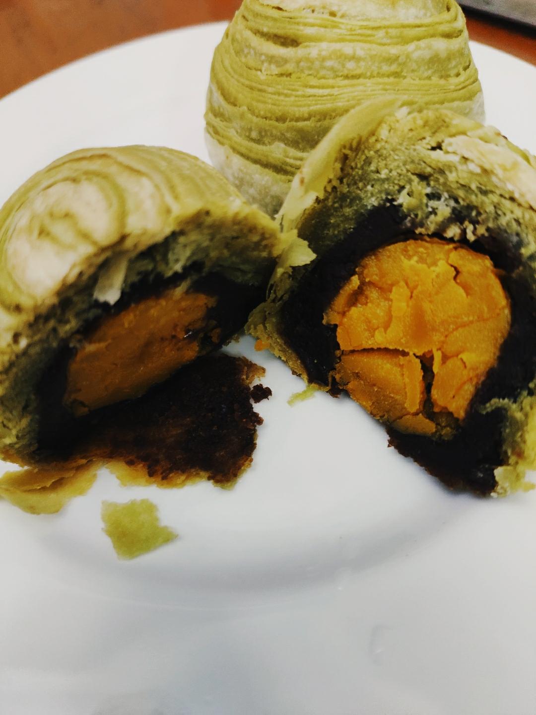 抹茶蛋黄酥的做法