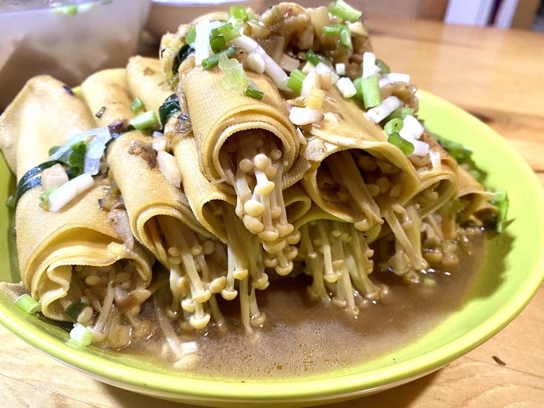 豆皮卷金针菇