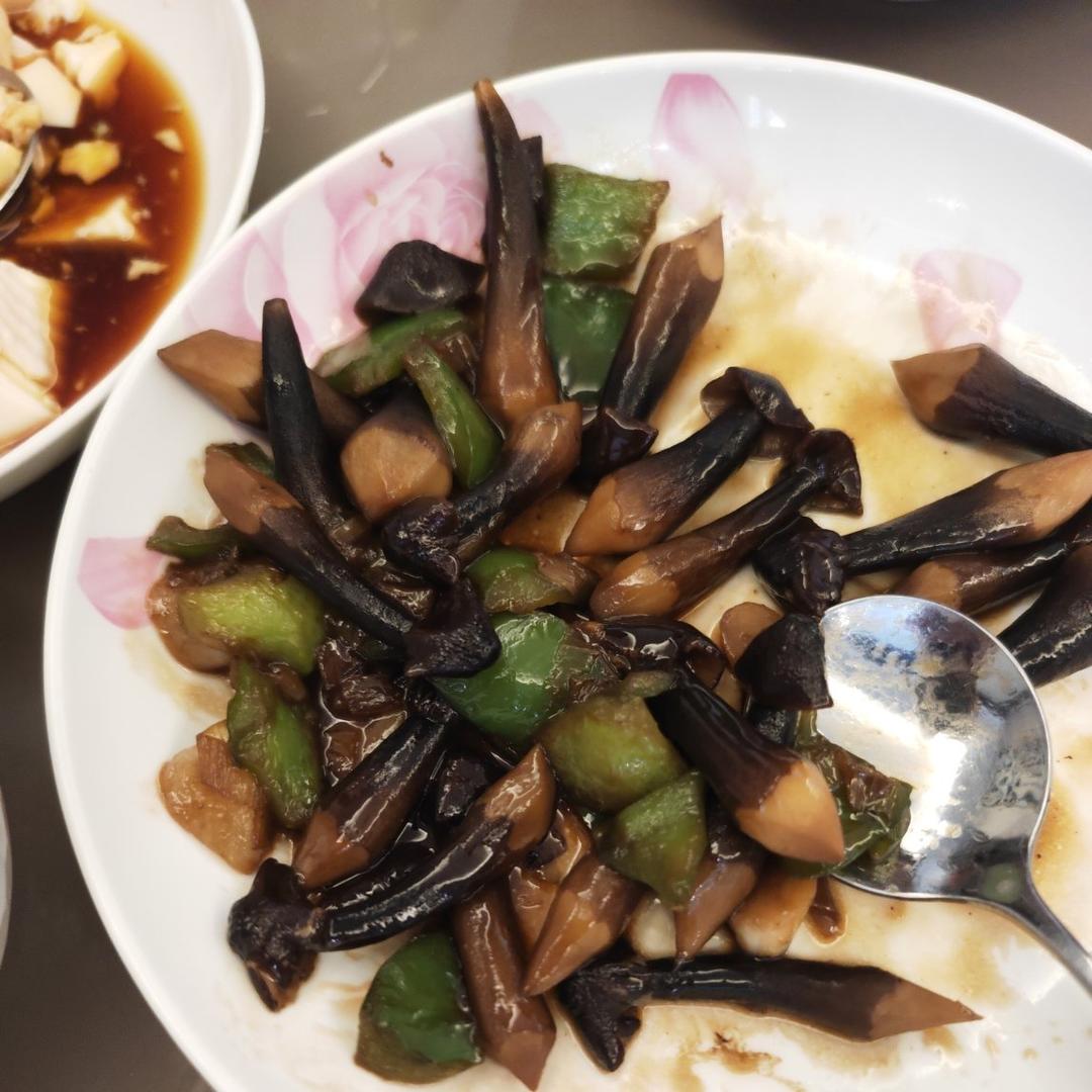 清炒黑皮鸡枞菌