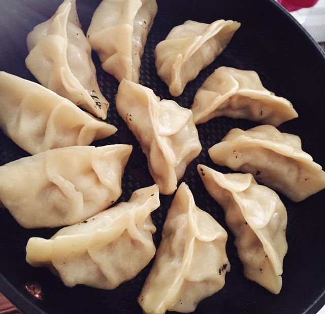 速冻水饺吃腻了吗~变锅贴吧(๑´ڡ`๑)