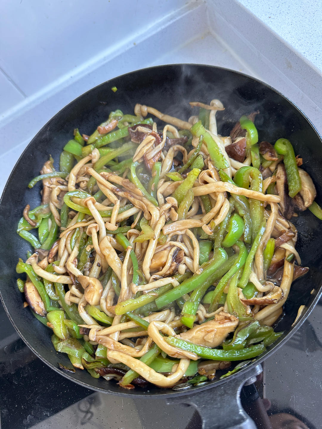 光盘神器海鲜菇炒青椒