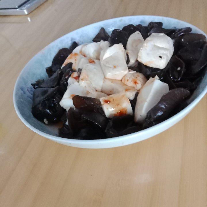 凉爽海木耳豆腐