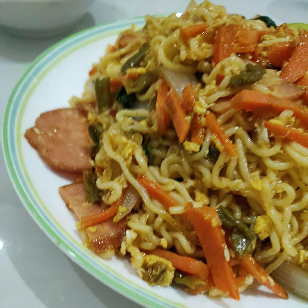 路边摊风味炒方便面