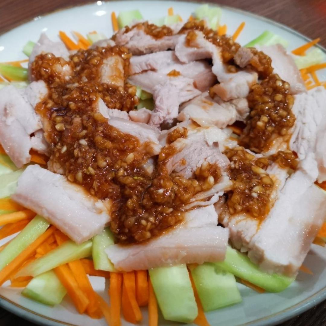 厨师长教你：“蒜泥白肉”的家常做法，看的口水直流