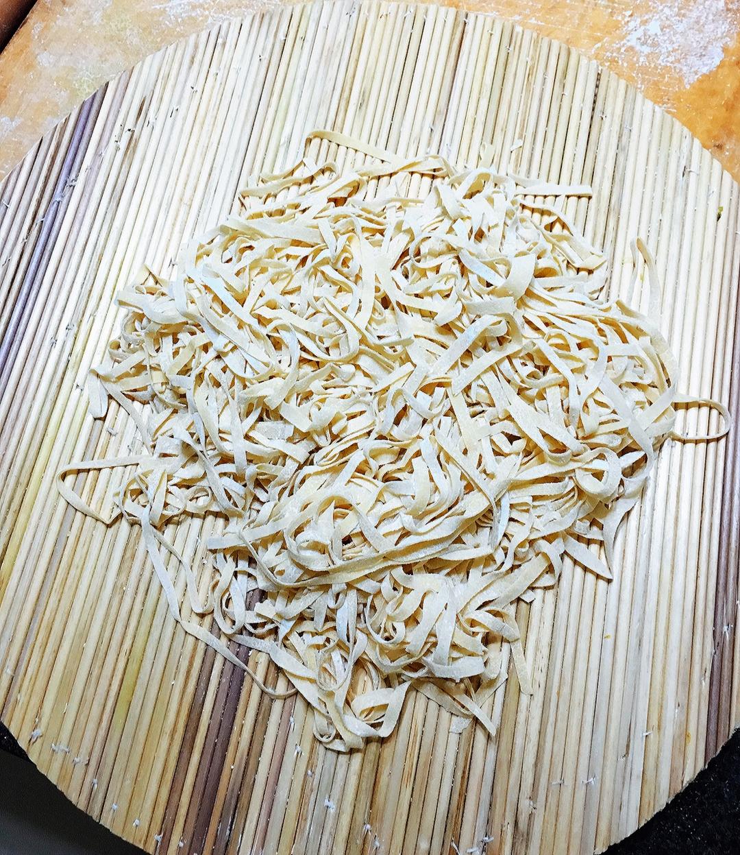 鸡蛋手擀面