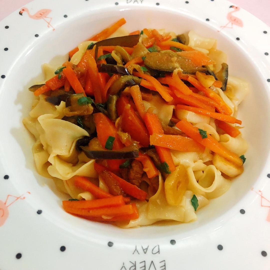 茄子胡萝卜炒面