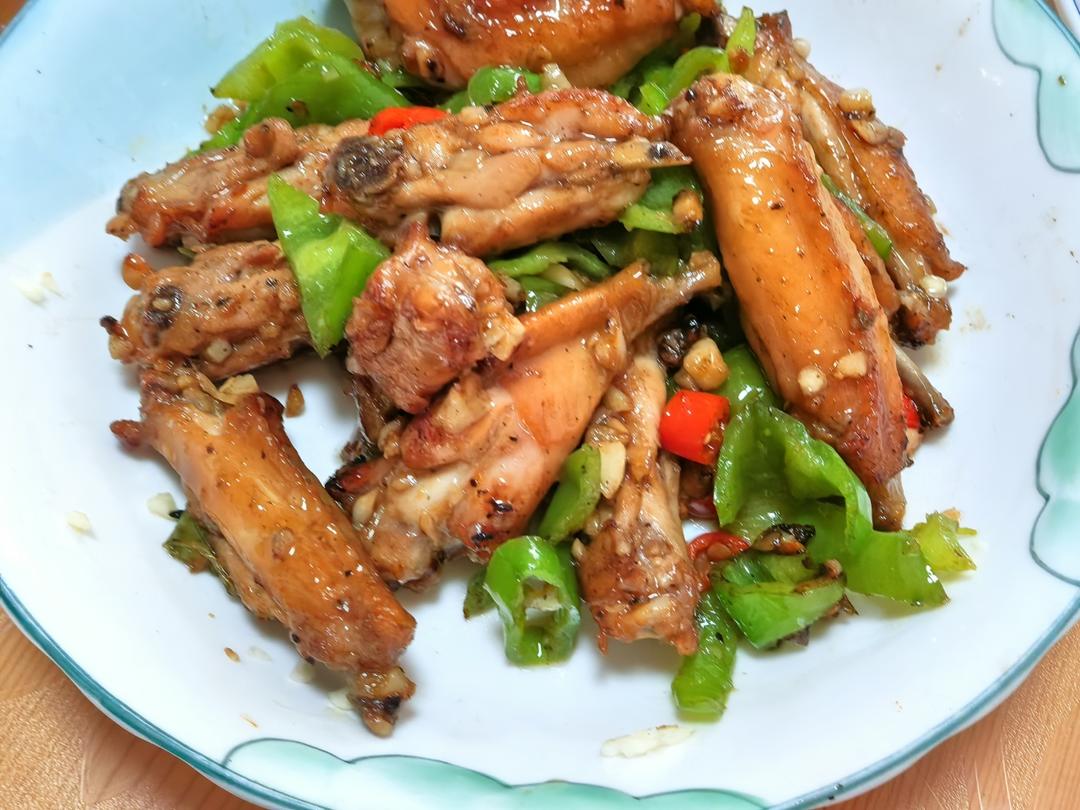 蒜香鸡翅，这才是鸡翅最好吃的做法