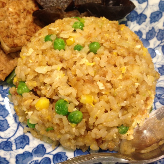 据说是 正宗酱油炒饭