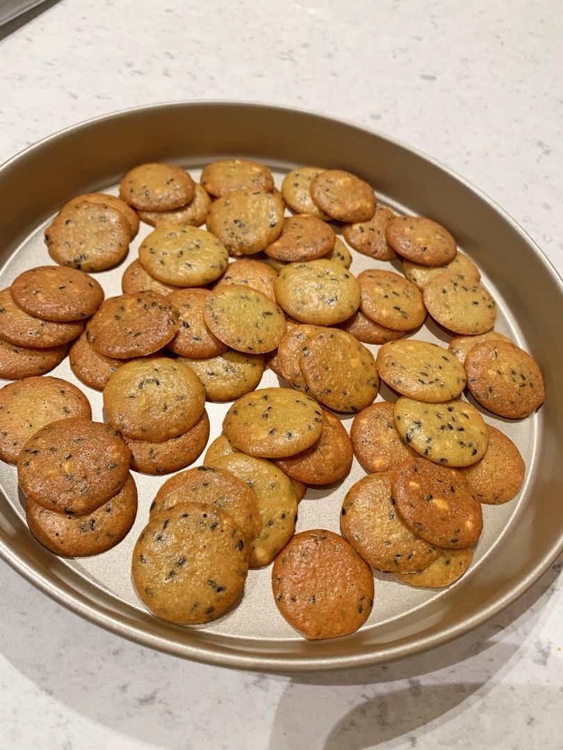 swallow620做的黑芝麻小饼干