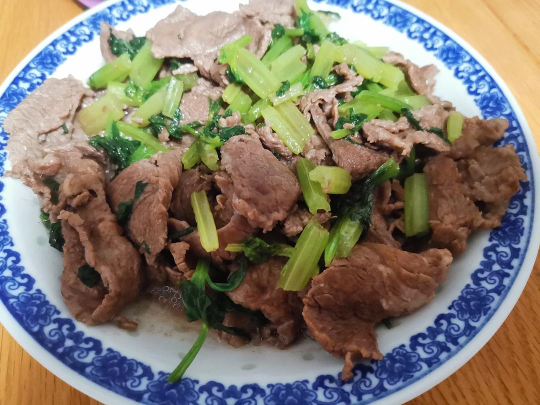牛肉炒芹菜(不老不柴嫩滑多汁)