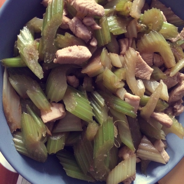 芹菜炒肉！