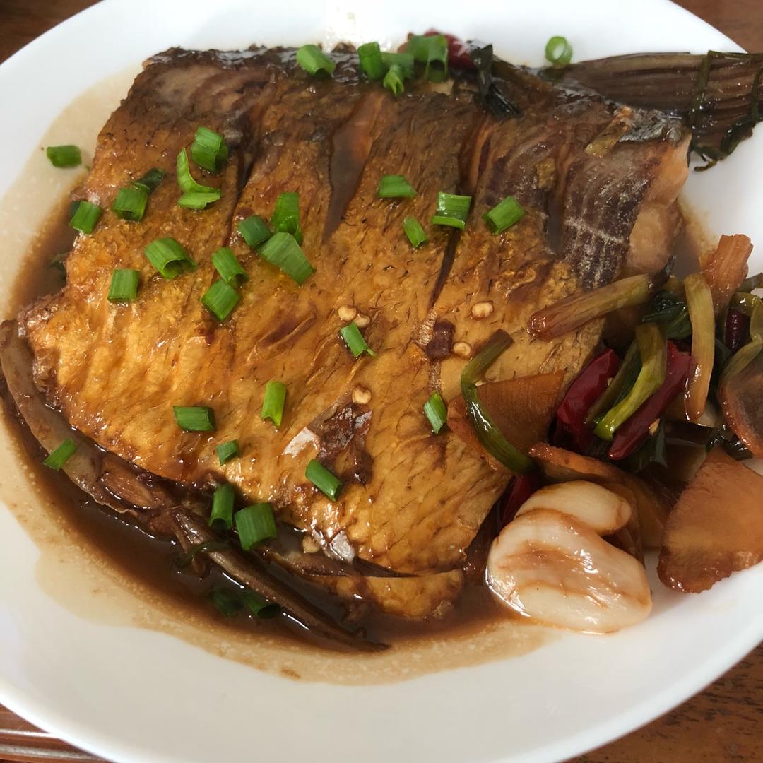 家常红烧鱼，我家的传家菜（一招去腥）