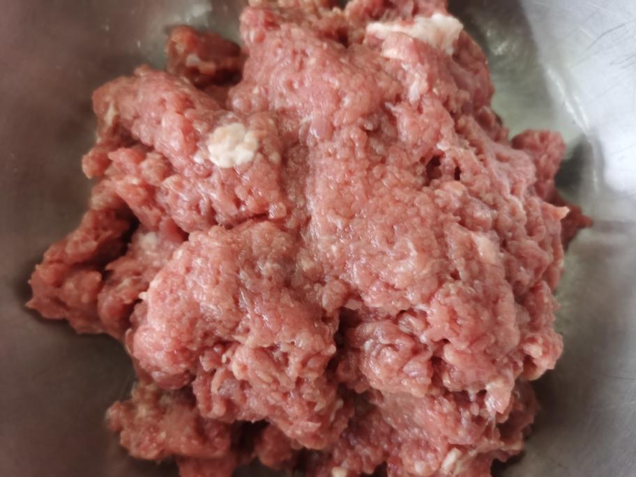 汉堡牛肉饼🥩的做法 步骤2