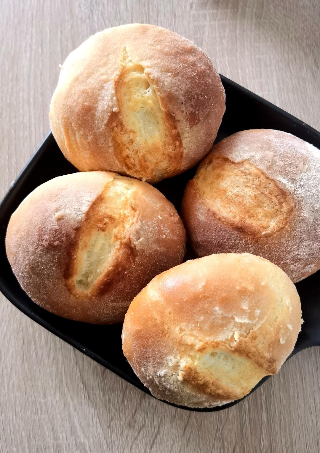 外脆里软的法式餐前小面包