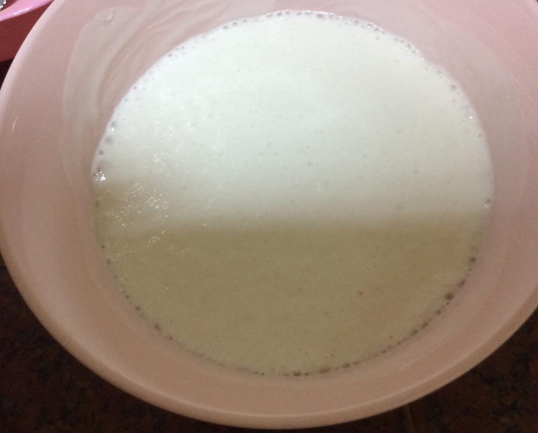 舀进碗里上锅蒸至没有液体即可小贴士发酵时切不可心急,这一个半小时