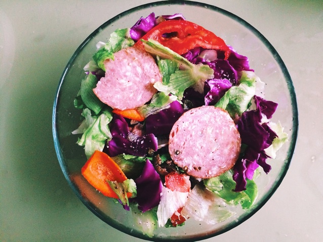 萨拉米香肠色拉