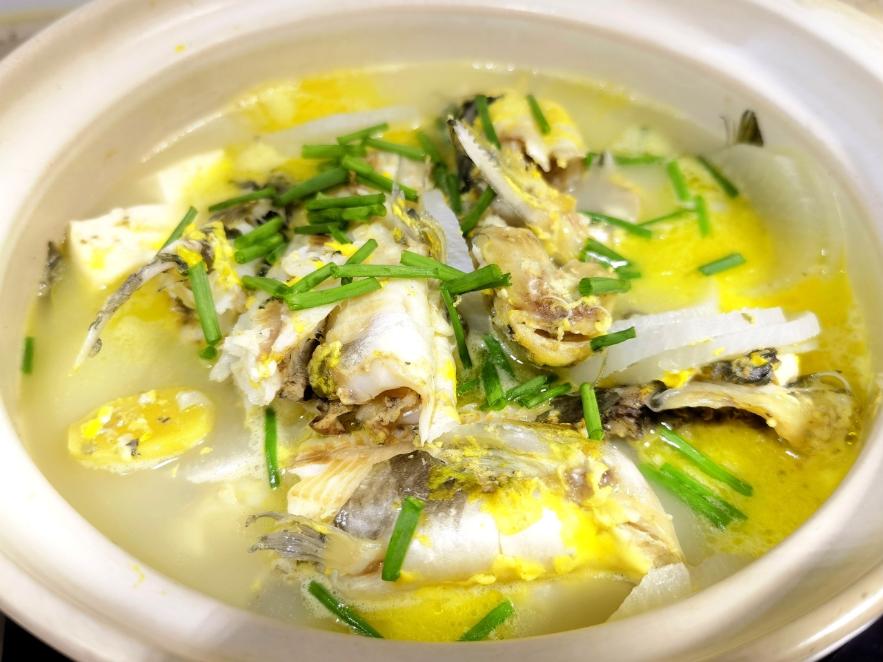 黄骨鱼白萝卜豆腐汤的做法