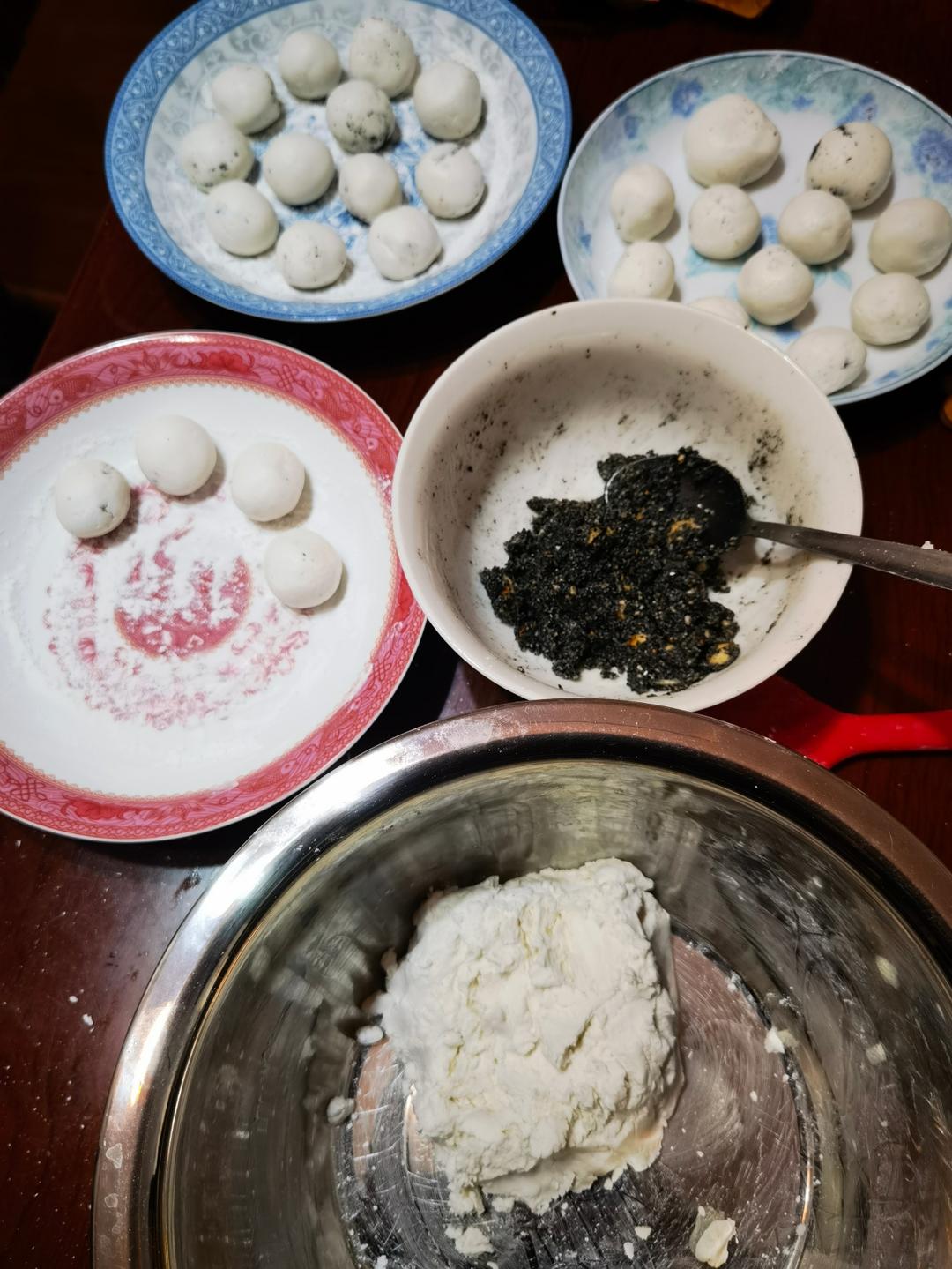 花生黑芝麻汤圆