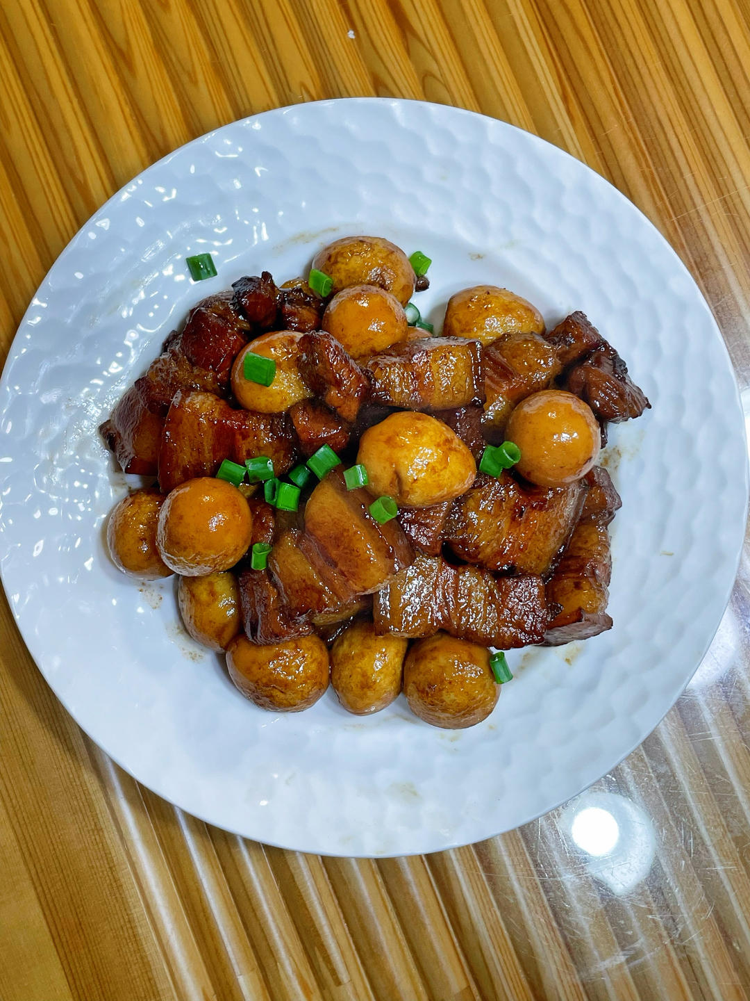 鹌鹑蛋红烧肉的做法