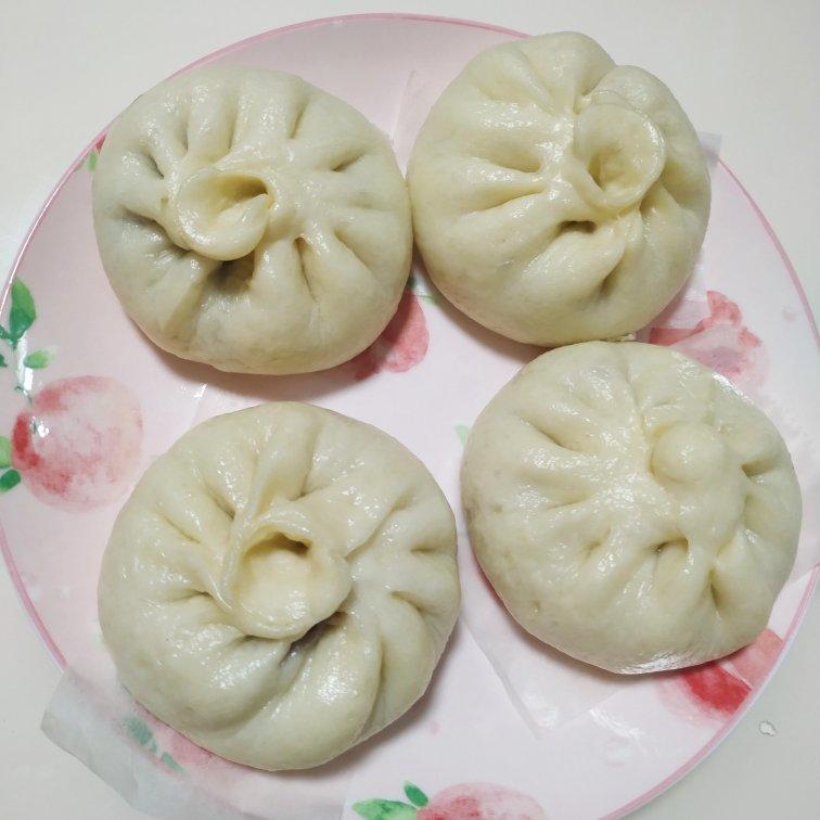 暄软可口的豆沙包