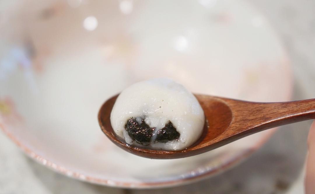 花生黑芝麻汤圆