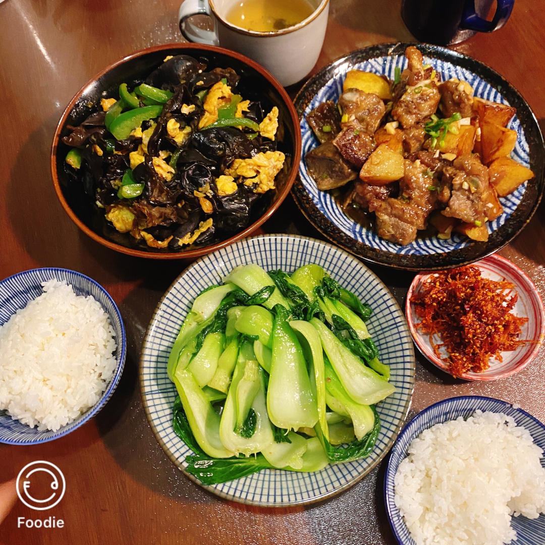 家常快手青椒木耳炒鸡蛋