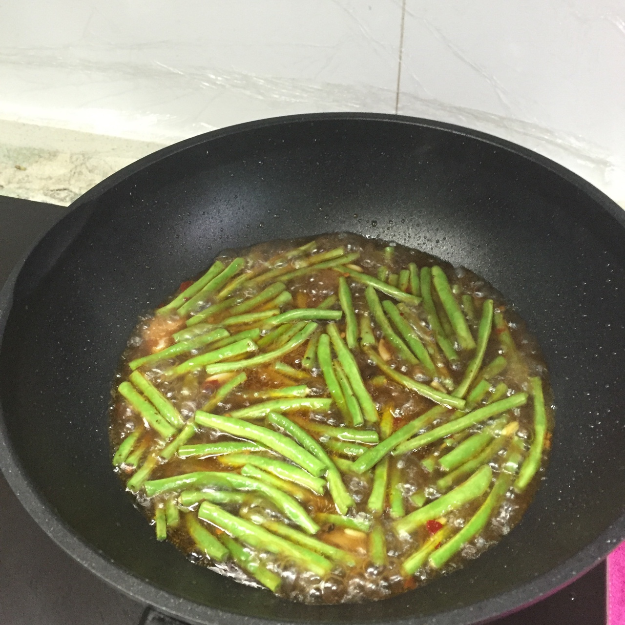 老干妈炒缸豆
