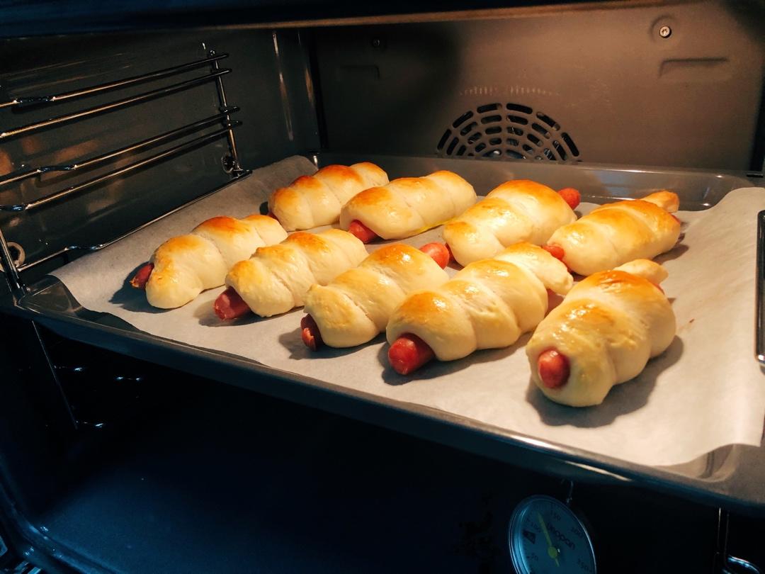 台式香肠面包卷