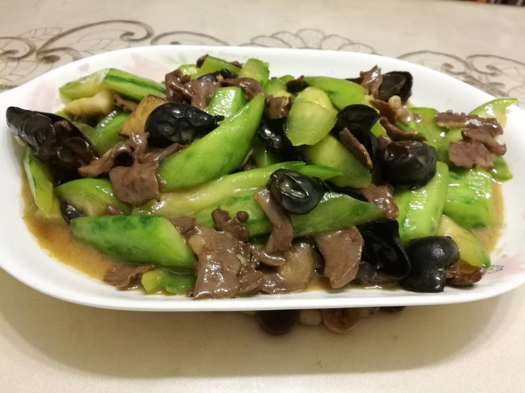 丝瓜木耳炒猪心