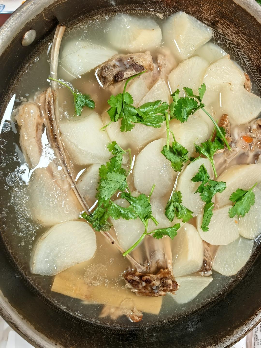 抗甲流神器:清炖羊排萝卜汤【最少的食材】