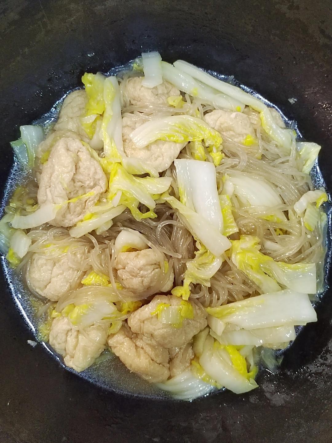 家常白菜炖粉条加豆腐泡