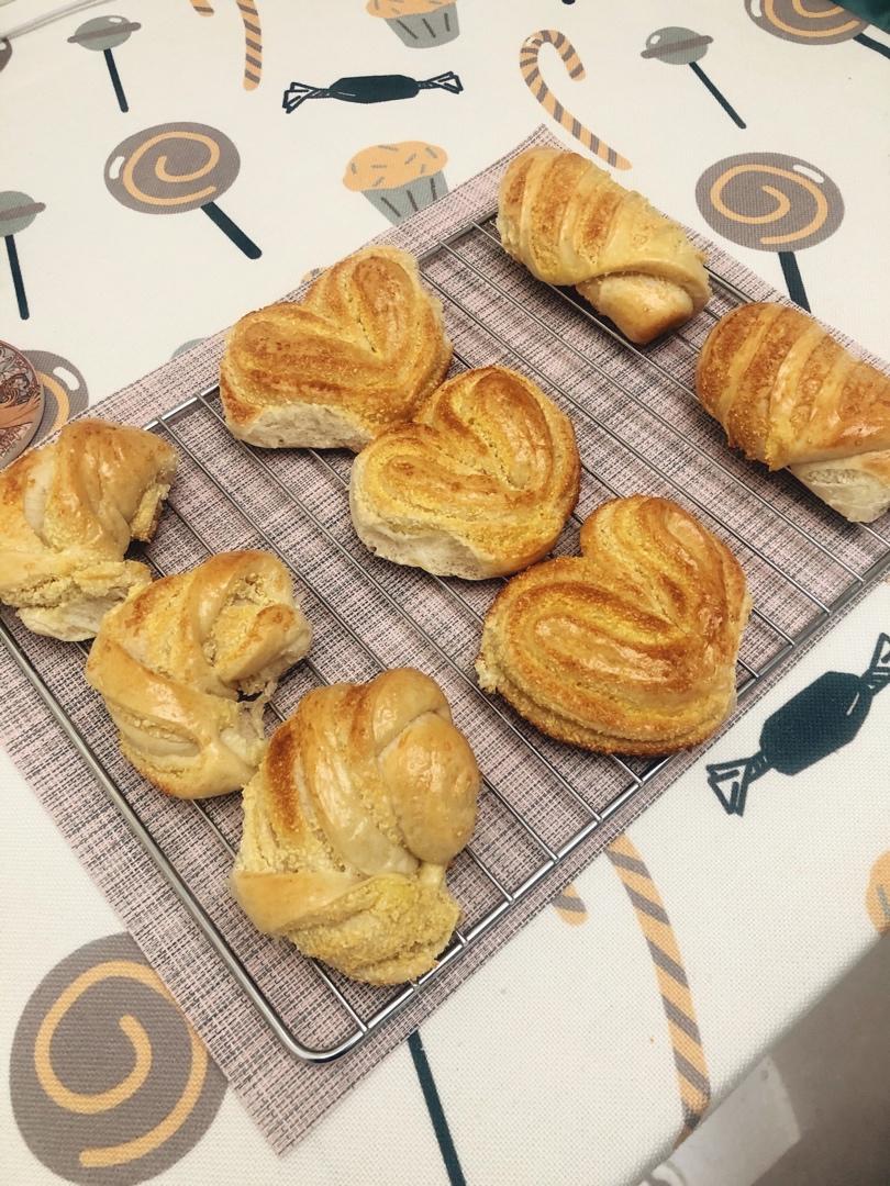 新手就能成功的【椰蓉面包卷】-手揉出膜