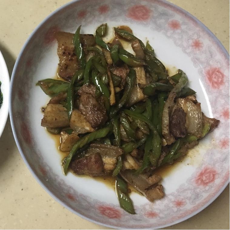家常青椒干煸五花肉