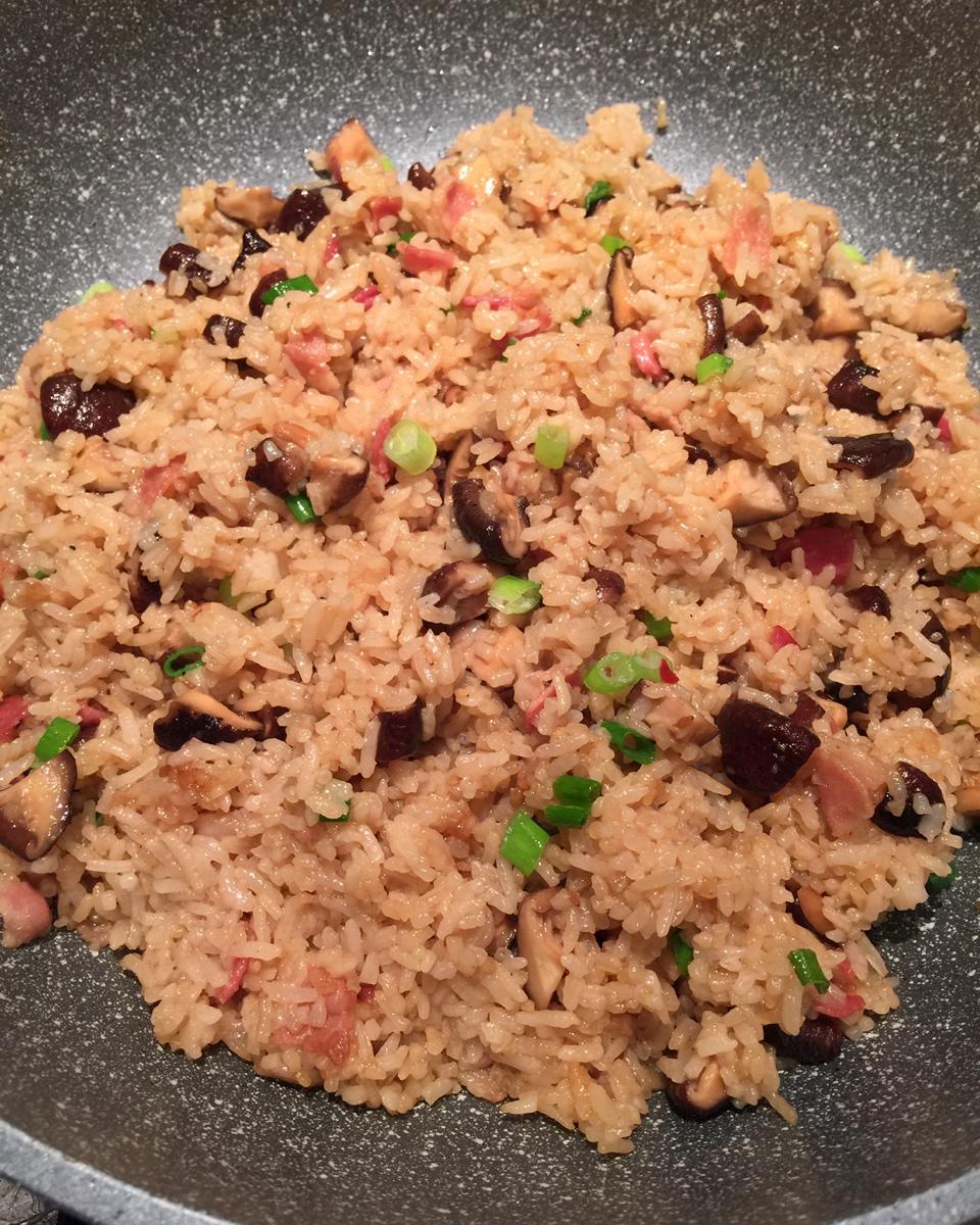 香菇酱油炒饭