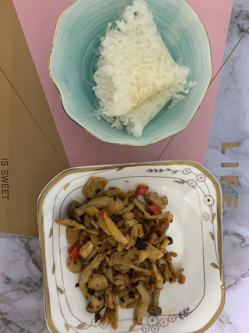 五花肉炒蟹味菇