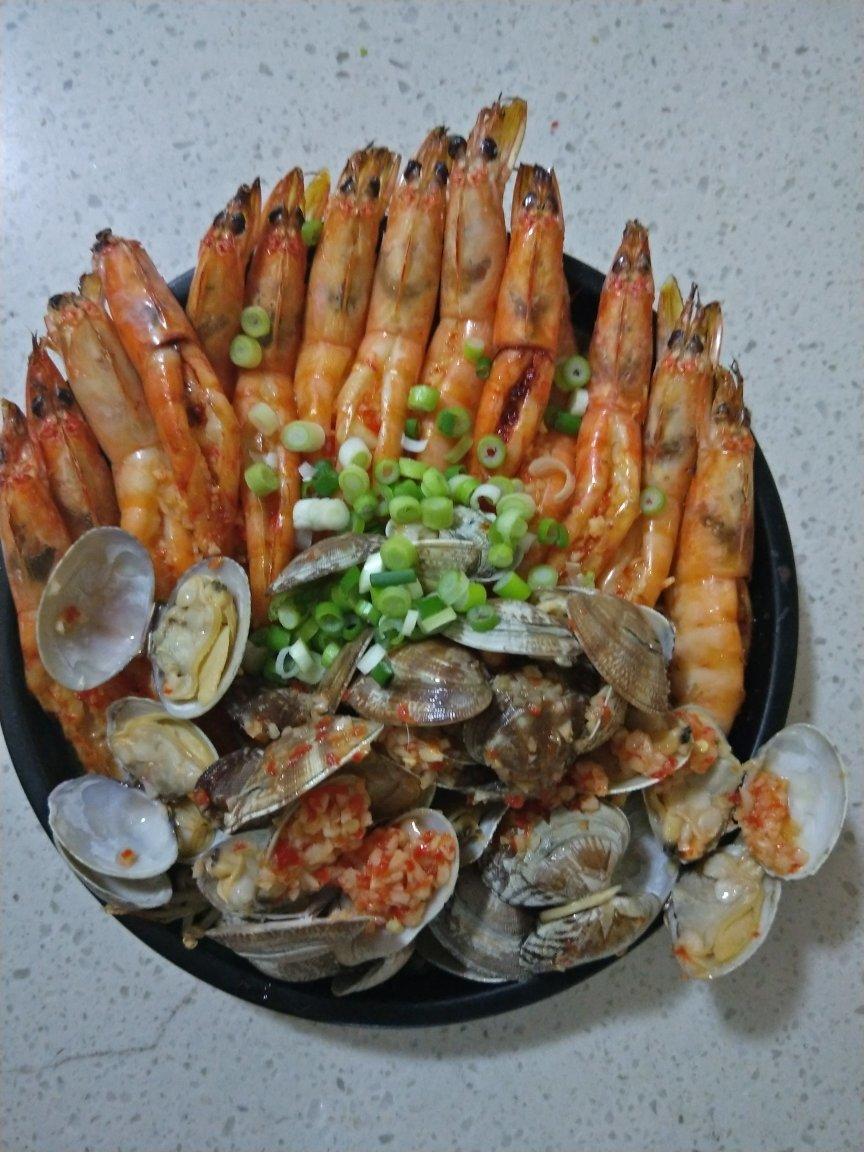 蒜蓉金针菇烤花蛤虾