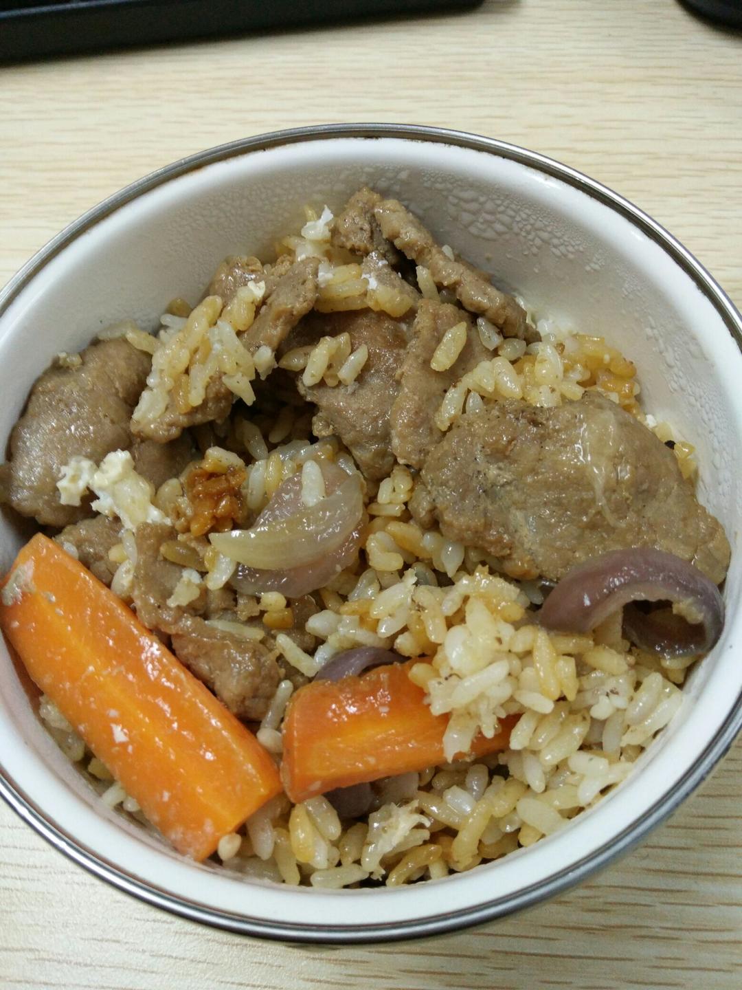 牛肉煲仔饭