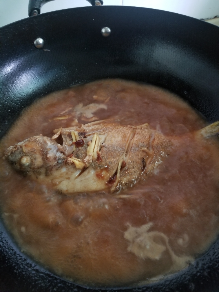 豆瓣酱焖鱼的做法