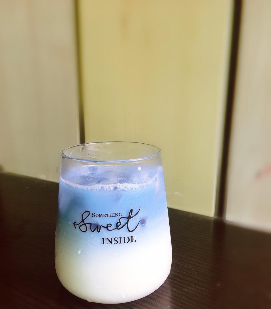 好喝的夏日饮品-富士山初雪（蝶豆花）