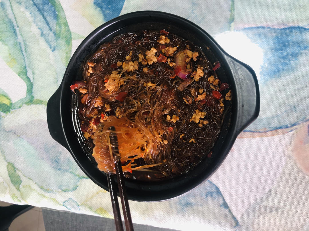 10分钟快手菜，巨下饭的肉沫粉丝煲