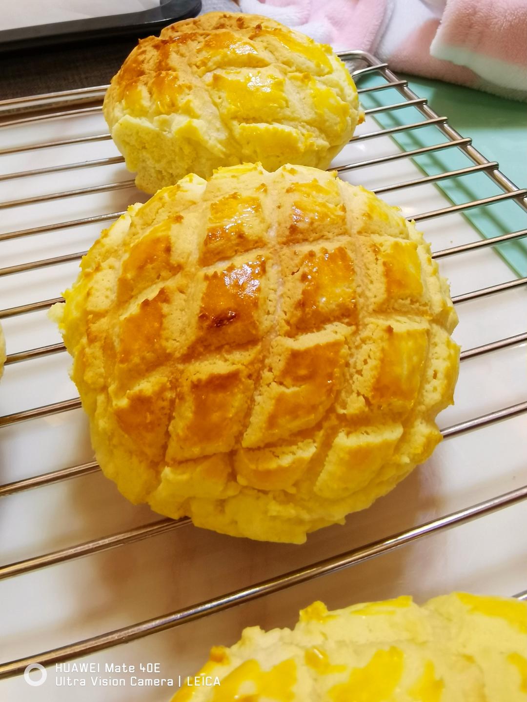 好吃到炸裂的港式菠萝包（附带制作酥皮的小视频）