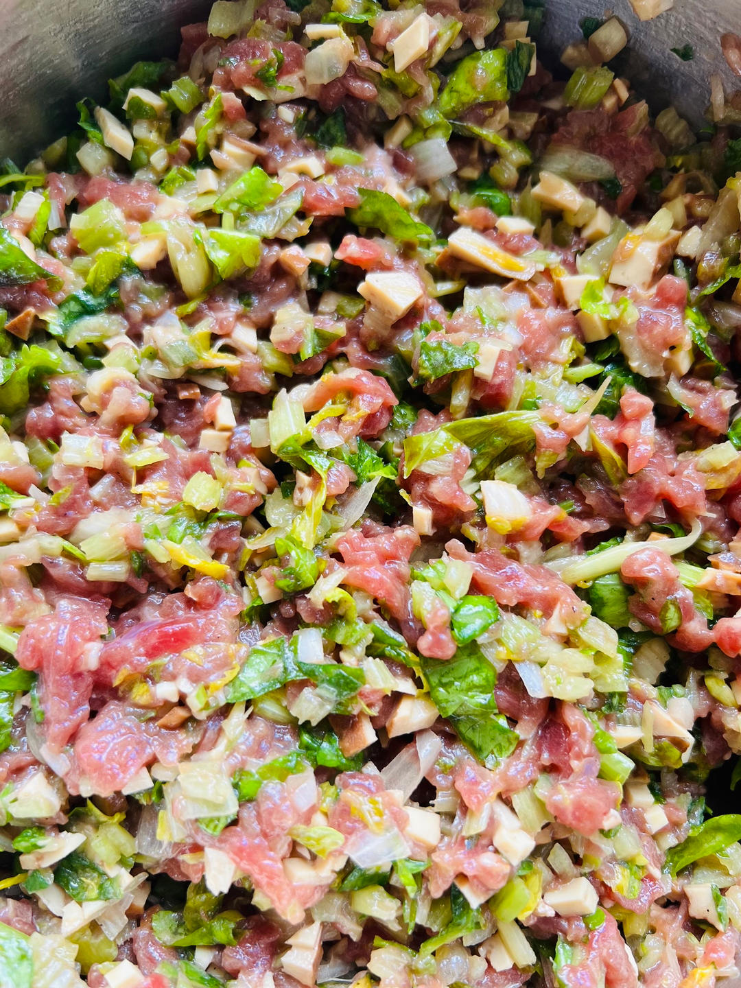 爆汁牛肉芹菜饺子🥟（附牛肉馅不干柴方法）