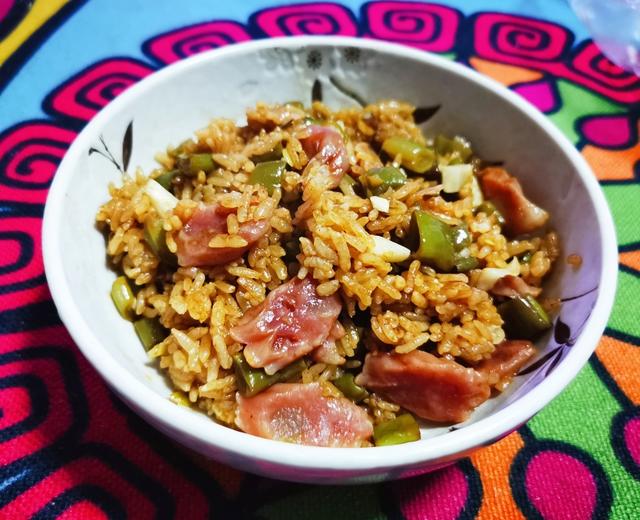 蒜香豆角腊肠焖饭的做法