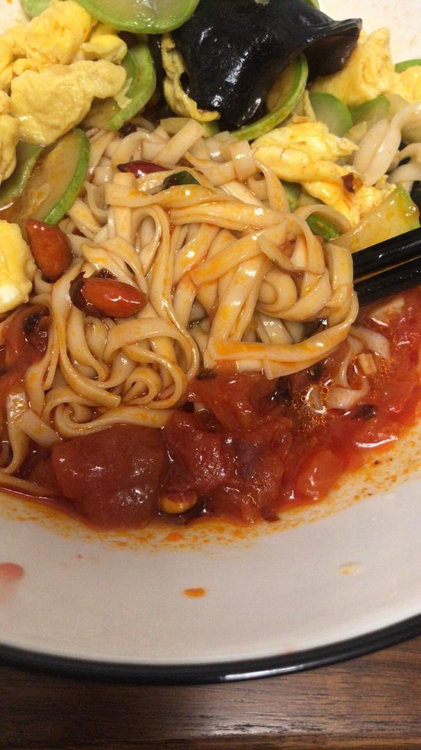 连吃3天不会腻：煎蛋酸汤面