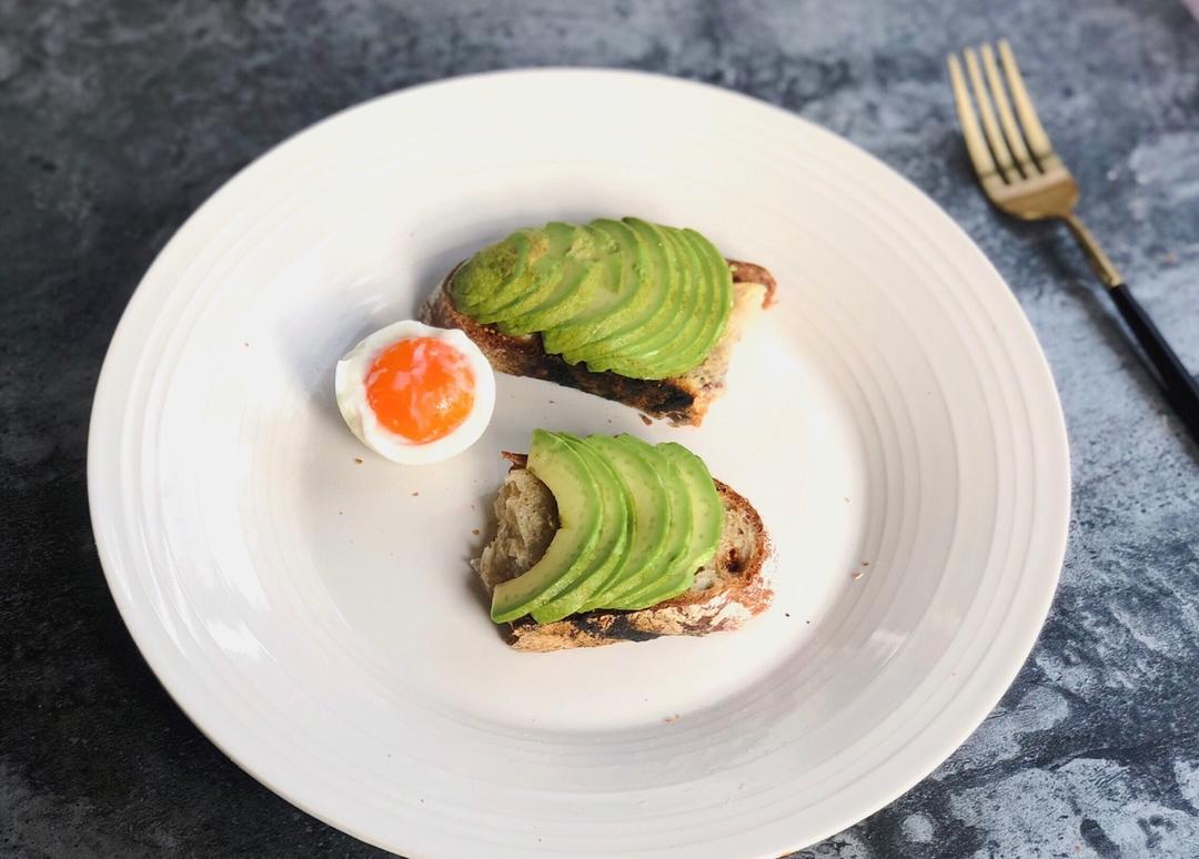 凿壁偷光吃早餐