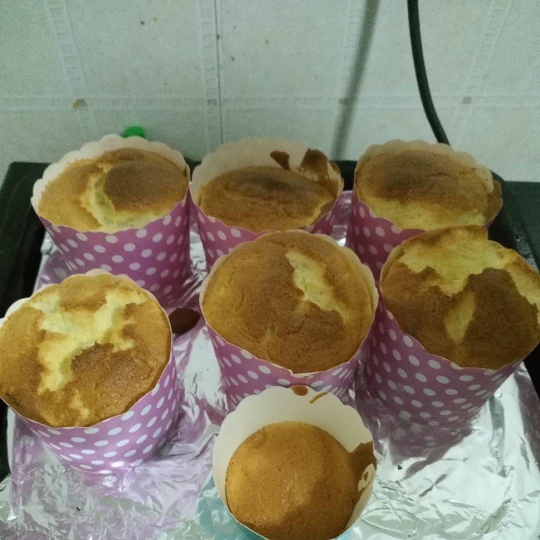 软绵绵戚风纸杯蛋糕