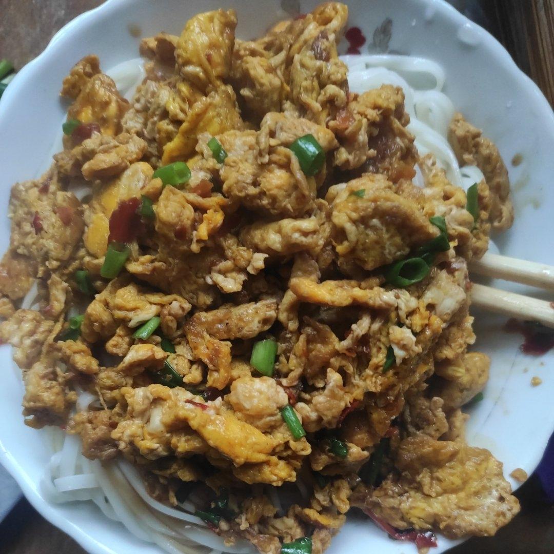 鸡蛋酱面