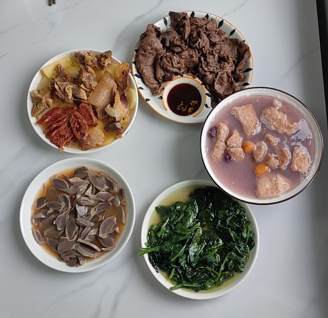 把梦想 化成了灶台上的一天又一天。