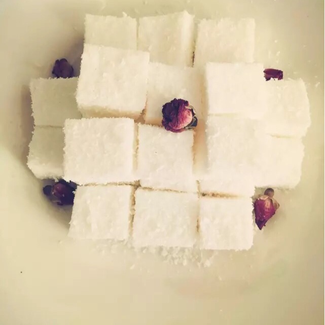 椰丝牛奶小方糕